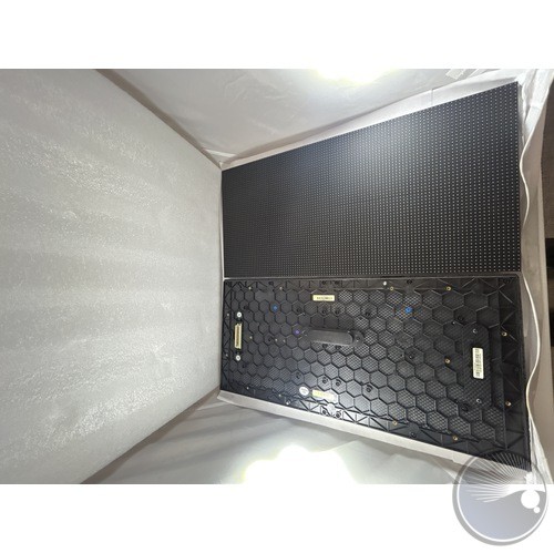 Bottom LED module B, pins on top (LOT: DX18090163)