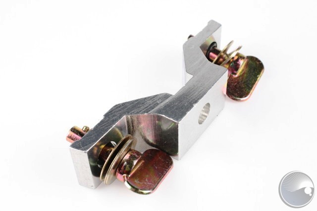Omega bracket with 1/4 turn fasteners camlock-91602001